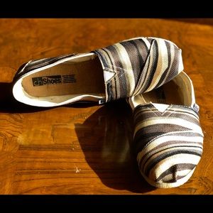 Carolina Herrera flats